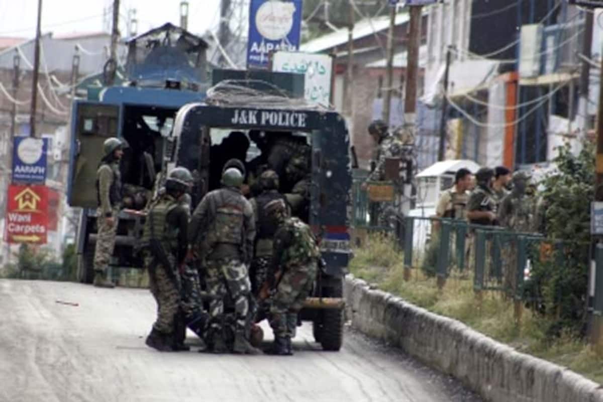Jammu And Kashmir: 2 Terrorists, Including a Top LeT Commander Killed in  Parimpora Encounter