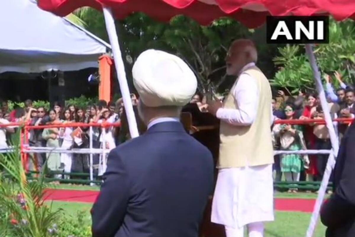 SRI LANKA - INDIA Colombo, Indian Prime Minister Modi pays tribute to the  victims of Easter terror (Photo)