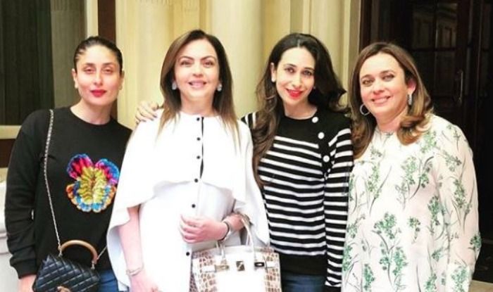 700px x 415px - Kareena Kapoor Khan, Karisma Kapoor Twin in Black as They Pose With Nita  Ambani in London