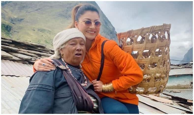 Urvashi Rautela's Warm Campaign For Homeless Women is All The Hope You Were Looking Out For This Bleak Friday!