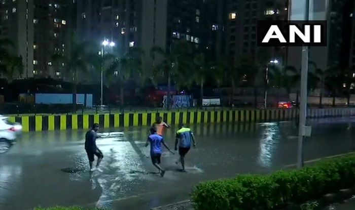 Mumbai Rains Bring Relief From Heat But Affect Air, Rail Traffic in ...