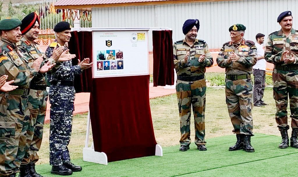 Remembering Heroes: Armed Forces Chief Pay Tribute at Kargil War Memorial in Dras Remembering Heroes: Armed Forces Chief Pay Tribute at Kargil War Memorial in Dras