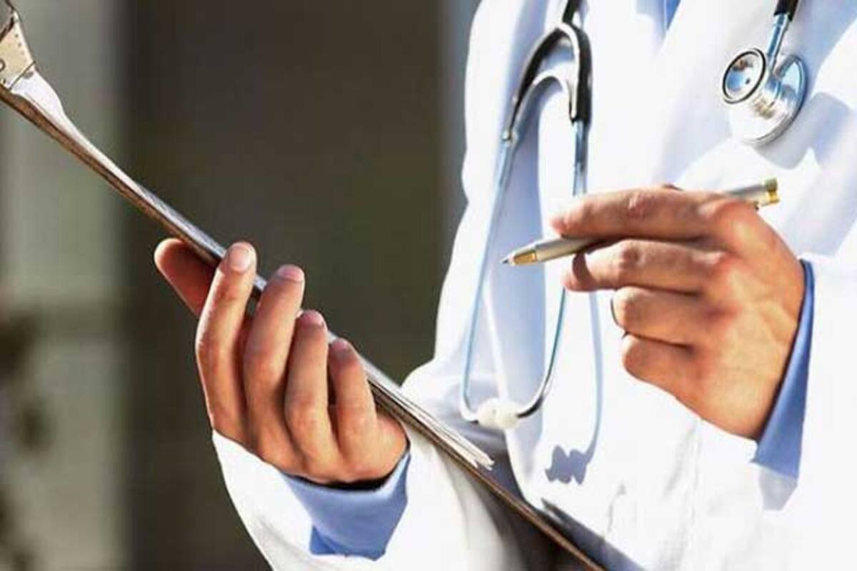 Doctor S Day पर व श ष ड क टर जब हड त ल करत ह त य द आत ह प र मच द और उनक कह न म त र Doctor Day St July Premchand Story Mantra Hindi Kahani Latest News