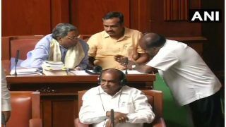 कर्नाटक संकट: राज्यपाल ने HD कुमारस्वामी से कहा- शुक्रवार दोपहर डेढ़ बजे तक साबित करें बहुमत कर्नाटक संकट: राज्यपाल ने HD कुमारस्वामी से कहा- शुक्रवार दोपहर डेढ़ बजे तक साबित करें बहुमत