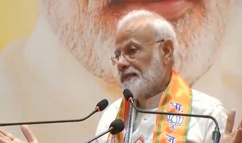 Narendra Modi in Varanasi: PM Hits Back at Those Who Criticised $5 Trillion Economy Goal, Calls Them ‘Professional Pessimists’