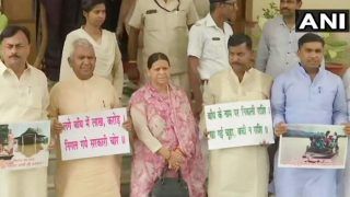 नीतीश कुमार ने बाढ़ पर रखी रिपोर्ट तो राजद ने कहा- ‘लगे बांध में लाख-करोड़, निगल गए सरकारी चोर’ नीतीश कुमार ने बाढ़ पर रखी रिपोर्ट तो राजद ने कहा- ‘लगे बांध में लाख-करोड़, निगल गए सरकारी चोर’