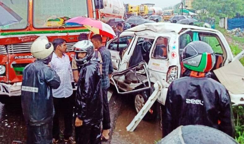 Karnataka: 4 Dead, 2 Injured After Car Collides With LPG Tanker in Mangaluru