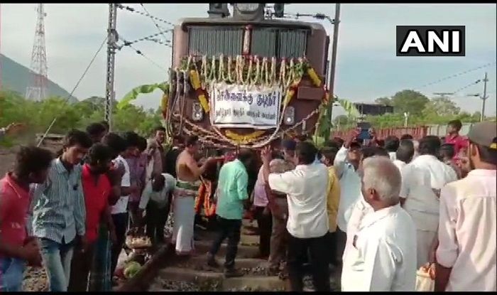 Tamil Nadu First Train Carrying 2 5 Million Litres Of Water Reaches Chennai Target Is 10 Tamil Nadu First Train Carrying 2 5 Million Litres Of Water Reaches Chennai Target Is 10