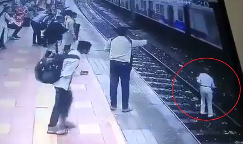 Heroic Cop Jumps Off Platform to Spoil Suicide Bid of 64-year-old | Watch