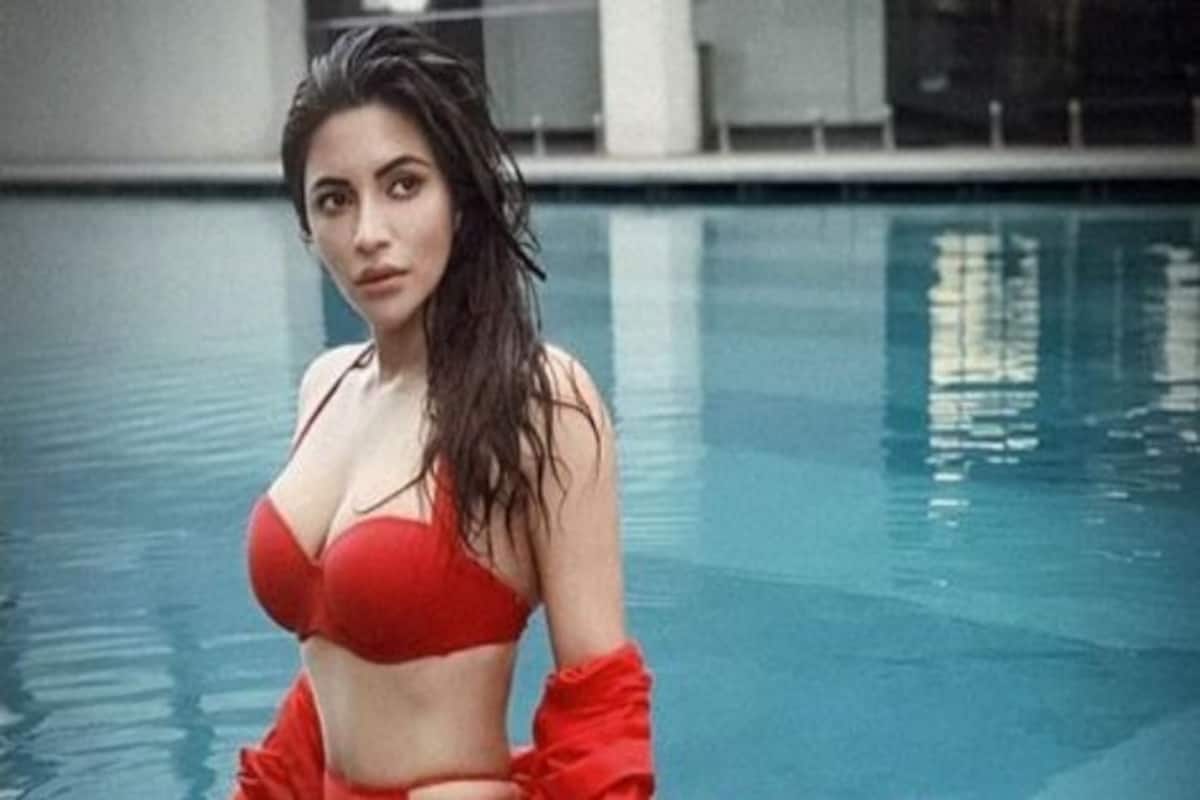Shama Sikander Flaunts Her Curves in Red Bikini as She Takes a Dip in The  Pool