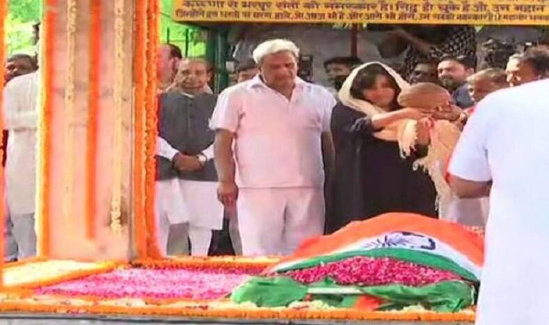 'Iron Lady' Sushma Swaraj Cremated with Full State Honours, Nation Bids Farewell