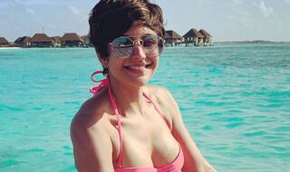 PHOTOS: साड़ी हो या बिकिनी, हर तस्वीर में लाजवाब दिखती हैं मंदिरा बेदी