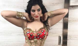 Red कलर का लहंगा पहन भोजपुरी एक्ट्रेस पूनम दुबे ने बरपाया कहर, देखिए Hot Pics