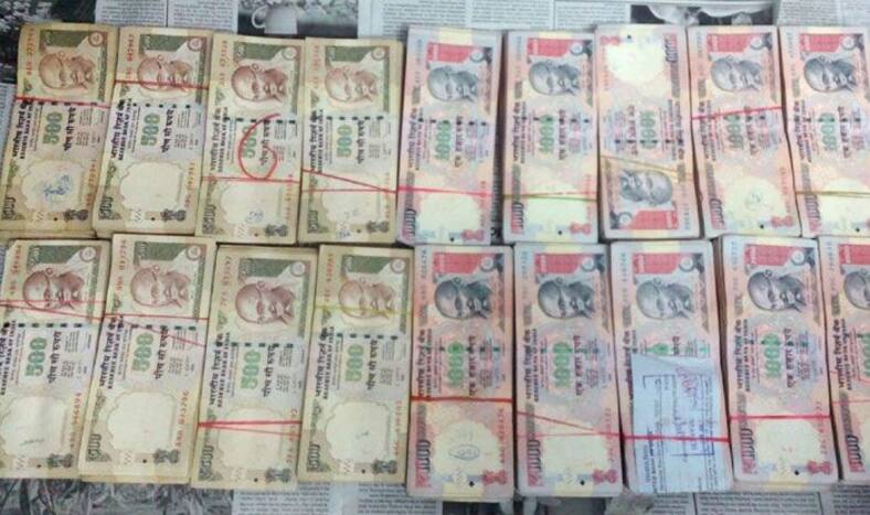 Banned Rs 500 and Rs 1000 notes. Photo Courtesy: IANS