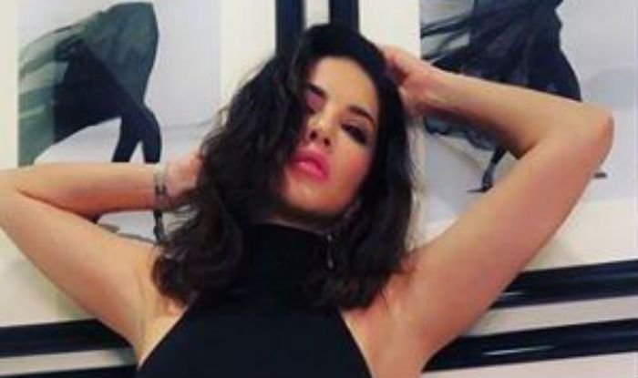 700px x 415px - Sunny Leone Looks Hot in Sexy Black Dress And Her Sultry Expressions Will  Steal Your Heart