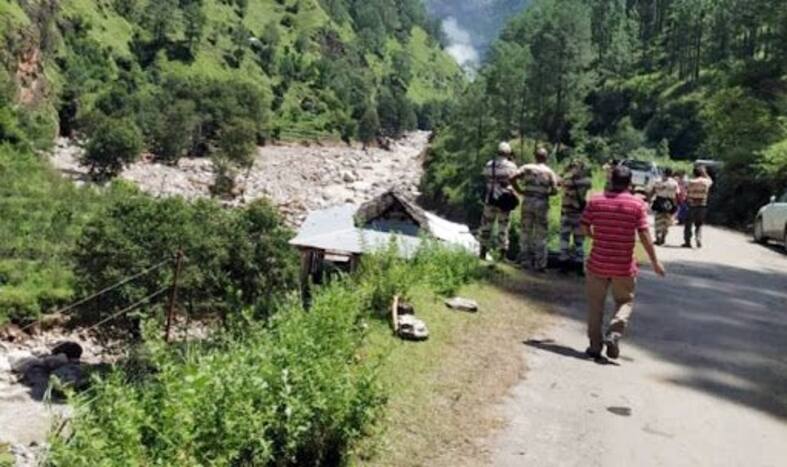 Uttarakhand: Three Dead as Helicopter Carrying Relief Material Crashes in Uttarkashi