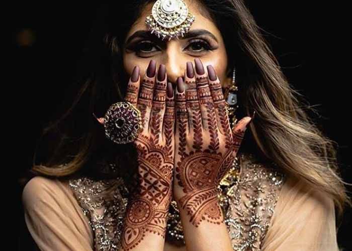 Karva Chauth 2017 Try These Home Remedies Tips To Get Better Mehndi Colour  On Hands - Amar Ujala Hindi News Live - करवा चौथ स्पेशल:जानिए 4 ऐसे दमदार  नुस्खे, जो गाढ़ा कर देंगे मेहंदी का रंग