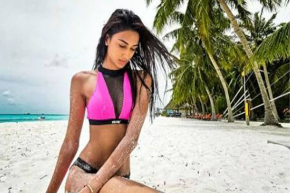 1200px x 800px - Television Sizzler Erica Fernandez AKA Prerna Looks Smoking Hot in Sexy  Pink Bikini â€“ See Pic | India.com