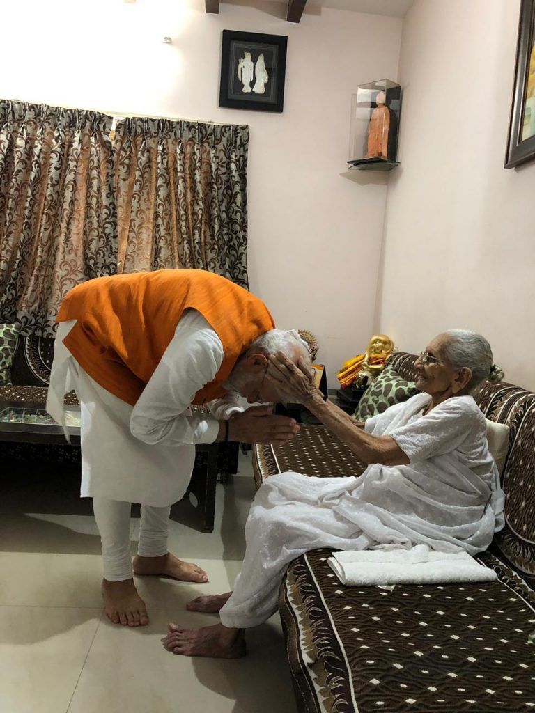 Gujarat: PM Modi Meets his Mother Heeraben, Eats Lunch With Her at ...