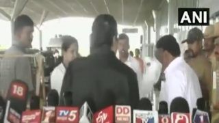 VIDEO: कांग्रेस के सीनियर नेता सिद्धारमैया ने अपने ही सहयोगी को सरेआम जड़ दिया थप्पड़ VIDEO: कांग्रेस के सीनियर नेता सिद्धारमैया ने अपने ही सहयोगी को सरेआम जड़ दिया थप्पड़