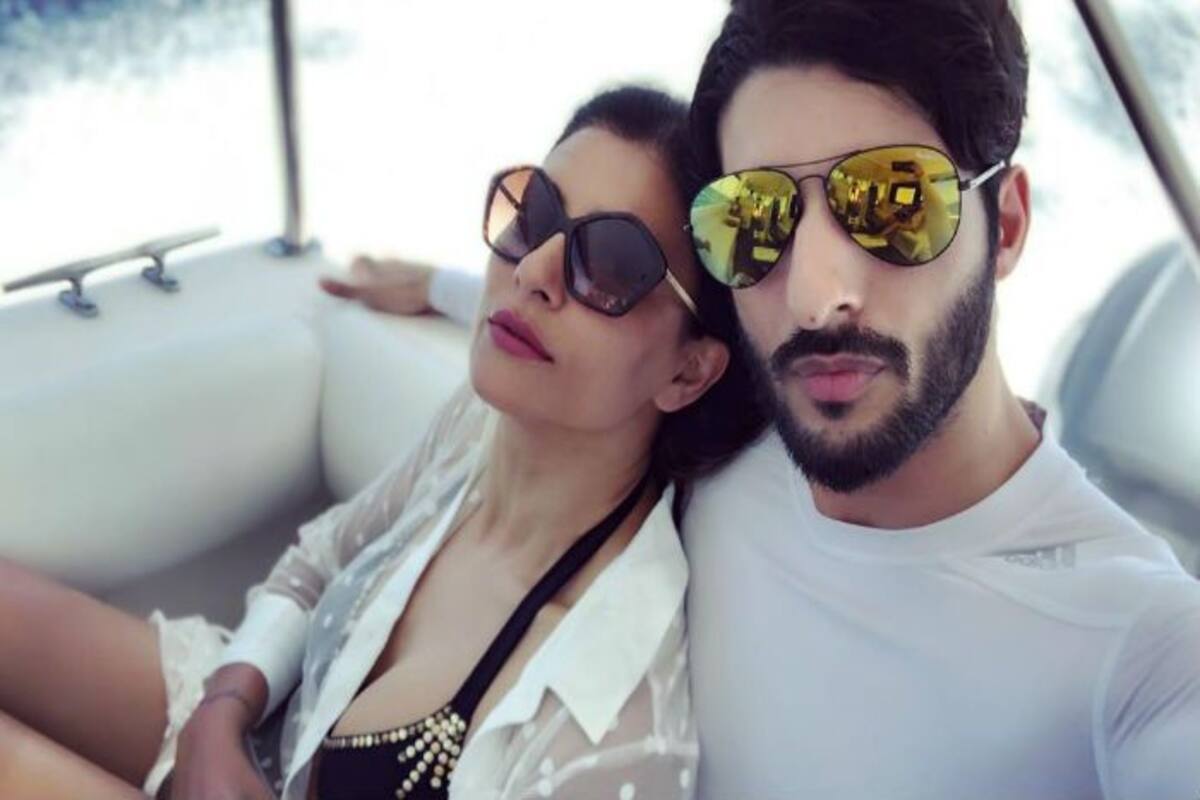 Sushmita Sen S Hot Picture With Beau Rohman Shawl Is Your Vacation Selfie Goal India Com hot picture with beau rohman shawl