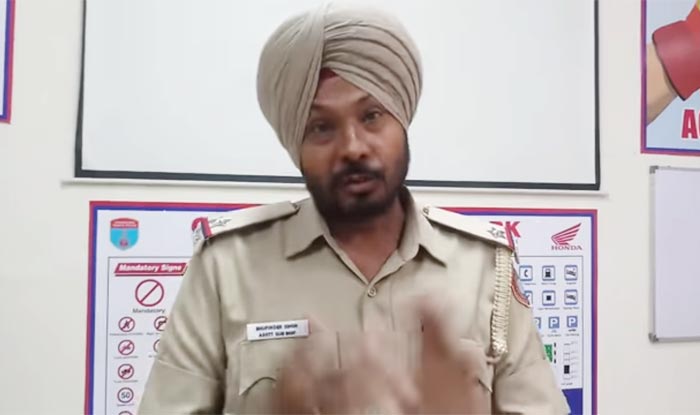 Video: Chandigarh Policeman Sings Punjabi Song to Advise Motorists to Follow New Traffic Rules Video: Chandigarh Policeman Sings Punjabi Song to Advise Motorists to Follow New Traffic Rules
