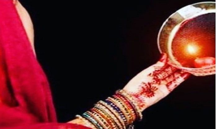 Happy Karwa Chauth 2022: प्रेम और विश्‍वास के इन संदेशों से दें करवा चौथ की  बधाई - Happy Karwa Chauth 2022: Send these Images, Wishes, Greetings, SMS,  Quotes, WhatsApp and Facebook wishes