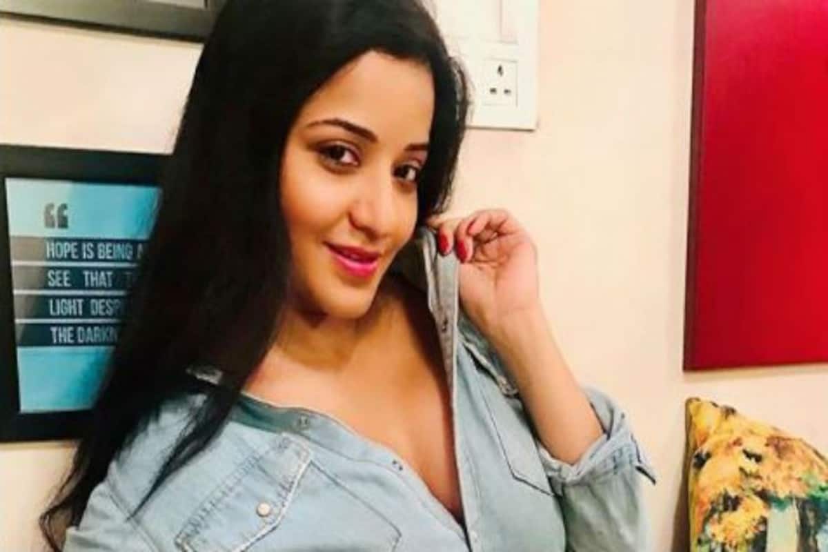Bhojpuri Hot Bomb Monalisa's Sultry Look in Denim Shirt And Sexy Shorts  Will Make You go Crazy – See Pic 