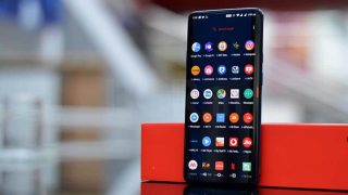 OnePlus is set to introduce a one-handed mode soon OnePlus is set to introduce a one-handed mode soon