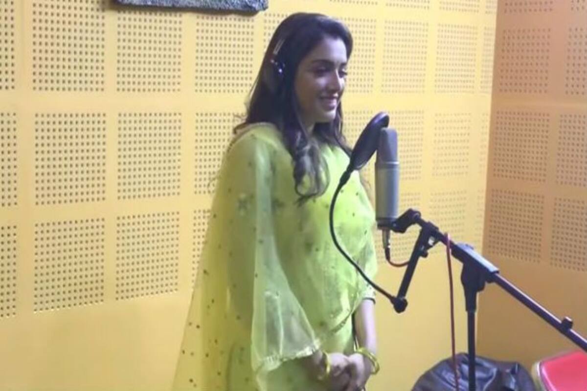 Sexvidio Bhojpuri Speech - Bhojpuri Hot Actor Amrapali Dubey Sings New Chhath Puja Song 'Aragh Ke Ber  Na Kari Aber', Watch Video Here