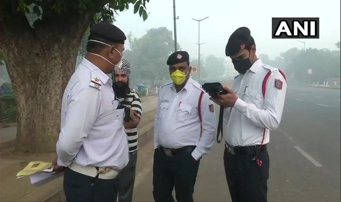 Delhi Police to Issue Challan For Not Wearing Rear Seat Belt : Here's How Much You Will Be Fined