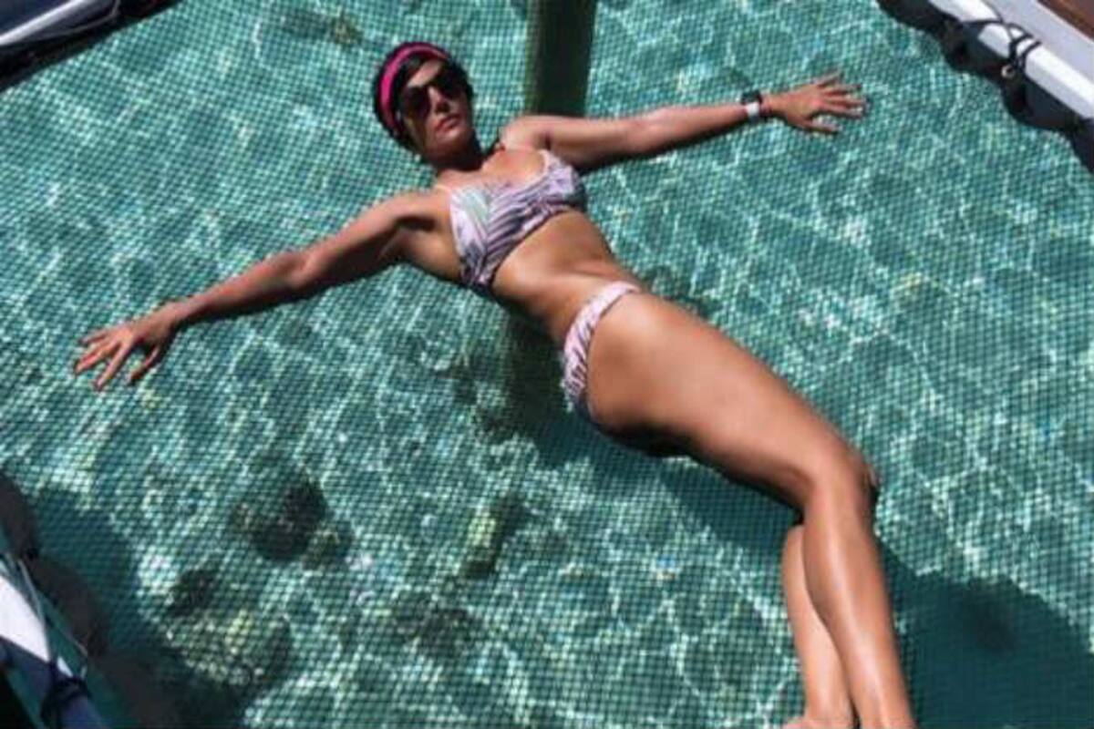 Mandira Bedi Sex Video - Mandira Bedi Reveals Her Fitness Secret, Looks Ultra Hot And Sexy in Pink  Bikini During Maldives Vacay | India.com