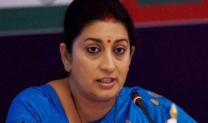 लड़के और लड़कियों दोनों को सिखाया जाए की मासिक धर्म होना कोई शर्म की बात नहीं: स्मृति ईरानी