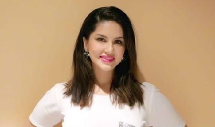 Sunny Leone Ups The Glam Quotient In Simple White Top And Shimmery Sunny Leone Ups The Glam Quotient In Simple White Top And Shimmery