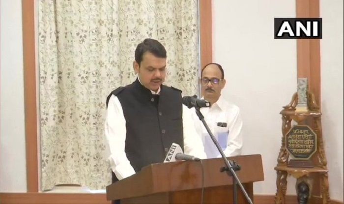 महाराष्ट्रः देवेंद्र फडणवीस ने मुख्यमंत्री पद की शपथ ली, अजीत पवार होंगे उपमुख्यमंत्री
