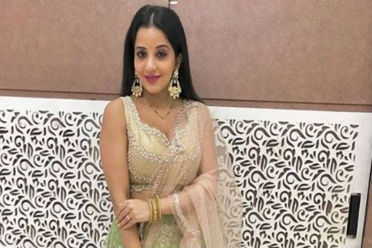 Bhojpuri Hottie Monalisa Amps up The Green Lehenga Look With Huge Earrings