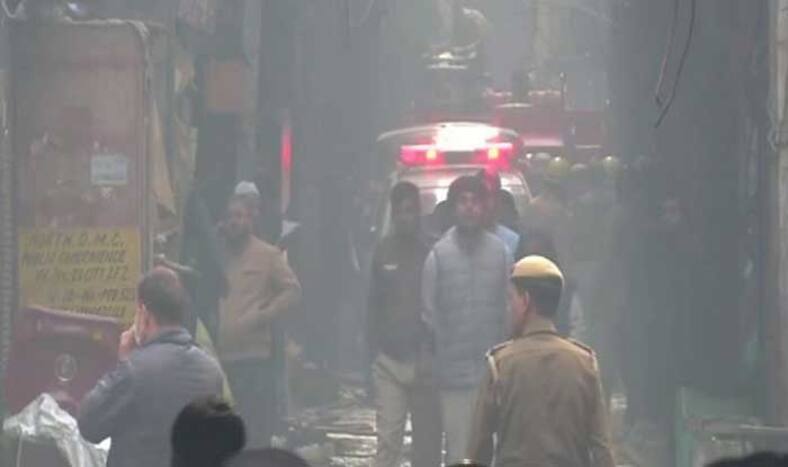 NHRC ने अग्निकांड पर दिल्ली सरकार से मांगी रिपोर्ट, लापरवाह अफसरों पर क्या कार्रवाई की