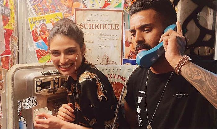 KL Rahul Posts Happy Photo With Rumoured Girlfriend Athiya Shetty And Daddy Suneil Shetty Comments