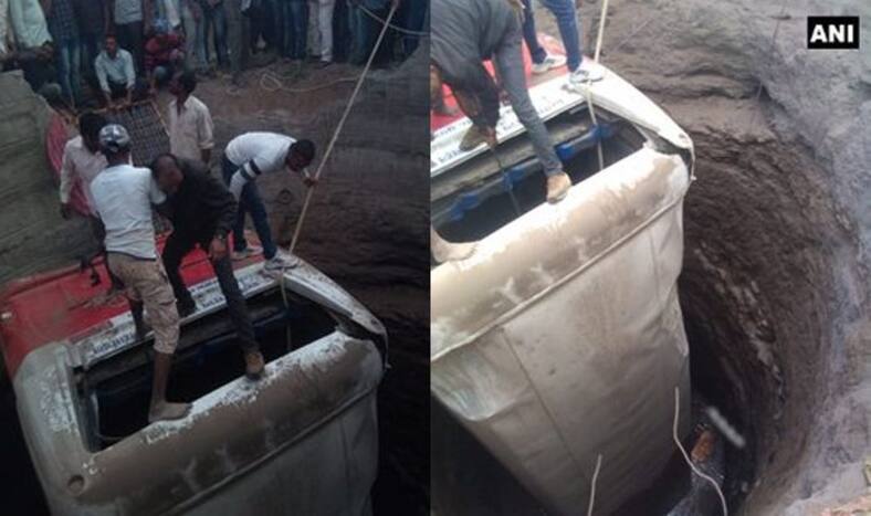 Over 20 Killed as Bus, Auto Fall in Well After Collision in Nashik, 30 Rescued Thus Far