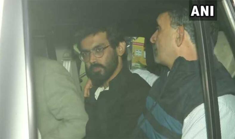 कोर्ट ने शरजील इमाम को दिल्ली पुलिस की रिमांड पर भेजा, वकीलों ने लगाए देशद्रोही के नारे