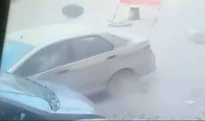 Accident In Indore: इंदौर में सड़क किनारे खड़े टैंकर में घुसी कार, छह लोगों की दर्दनाक मौत