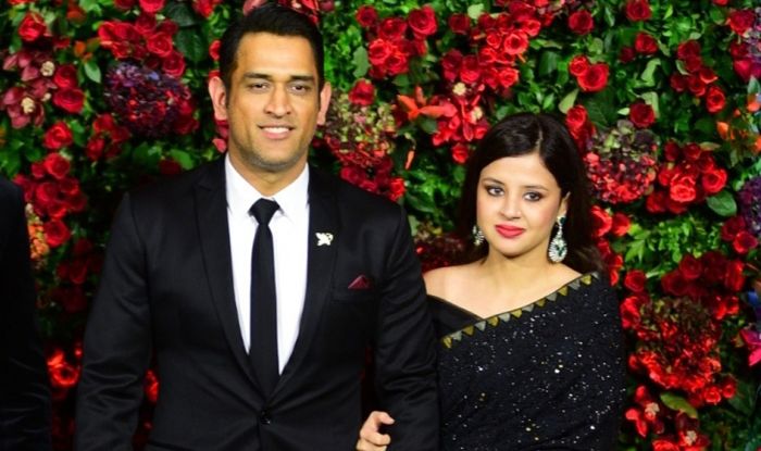 MS Dhoni Retires: Wife Sakshi Pays Tribute to CSK Star, Says You Must Have  Held Those Tears | IPL 2020 | IPL 13 | Cricket News