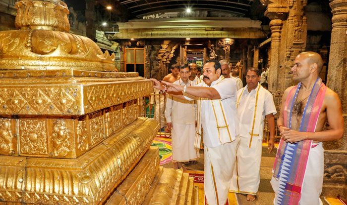 Sri Lankan PM Mahinda Rajapaksa Offers Prayers at Lord Balaji Temple in ...