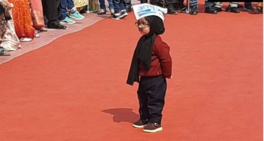 Cuteness Overload! 'Little Mufflerman' Attends Kejriwal's Oath-Taking Ceremony, Steals the Show Yet Again