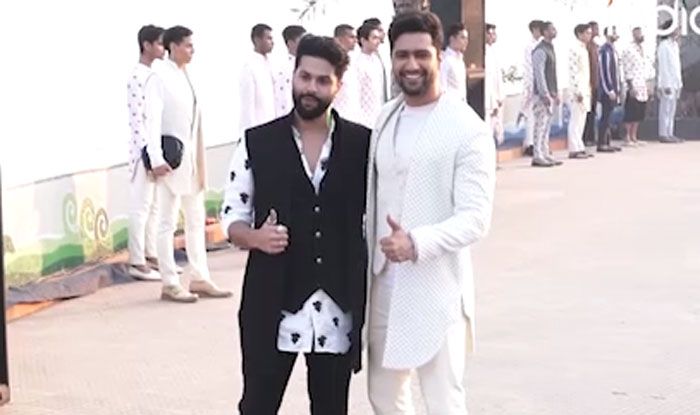 vicky kaushal ramp walk on lakme-fashion-week-2020 wearing white sherwani bhoot haunted ship