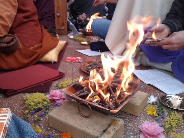 Uttarakhand News: Gayatri Puja With Social Distancing From 9 AM Today in All Households to Fight COVID-19