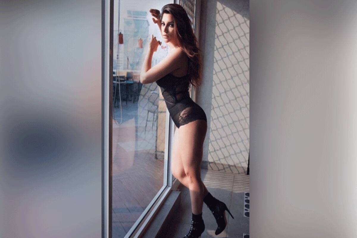 Desi Girl Sexholic Part Sex Video - Shama Sikander Goes All Bold in Sexy Black Lacy Dress, Shares Sun-Kissed  Photo | India.com