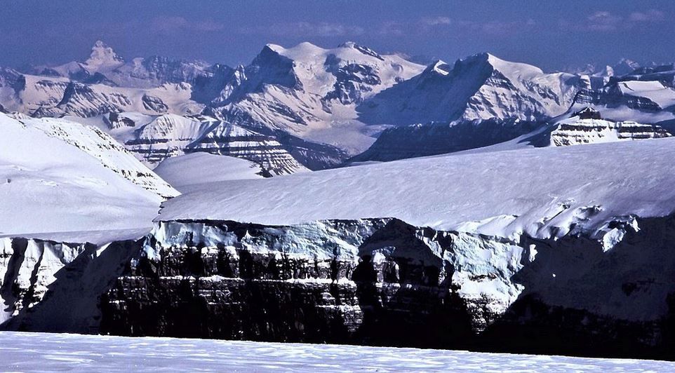 Canada, Sleeping Giant, Niagara Falls, Library of Parliament, Mount Thor, Canadian Rockies