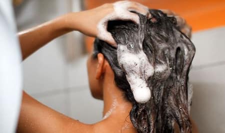 महिलाओं को मंगल, गुरु और शनिवार को नहीं धोने चाहिए बाल? क्यों कहा जाता है  ऐसा