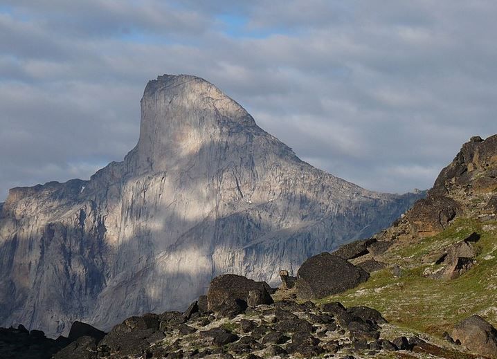 Canada, Sleeping Giant, Niagara Falls, Library of Parliament, Mount Thor, Canadian Rockies